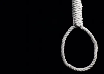 Maragheh- The brutal execution of a prisoner in public